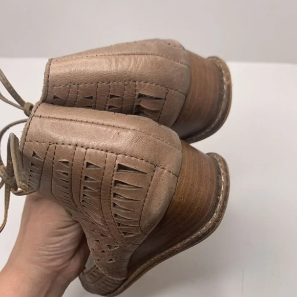 Jeffrey Campbell Low Wedge Rodillo Size 6 Black La - Picture 2 of 7